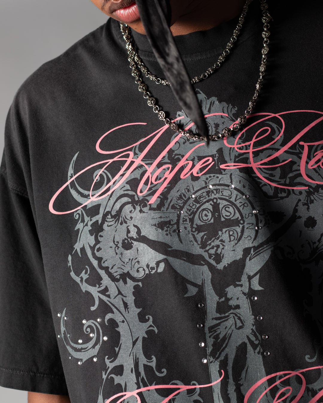 Tee boxy washed sacred rises black